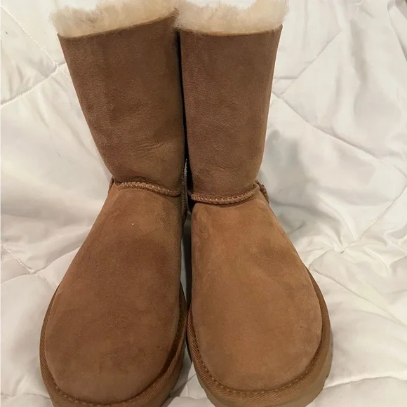 Ugg Bailey Bow II New without Box - Picture 6 of 6